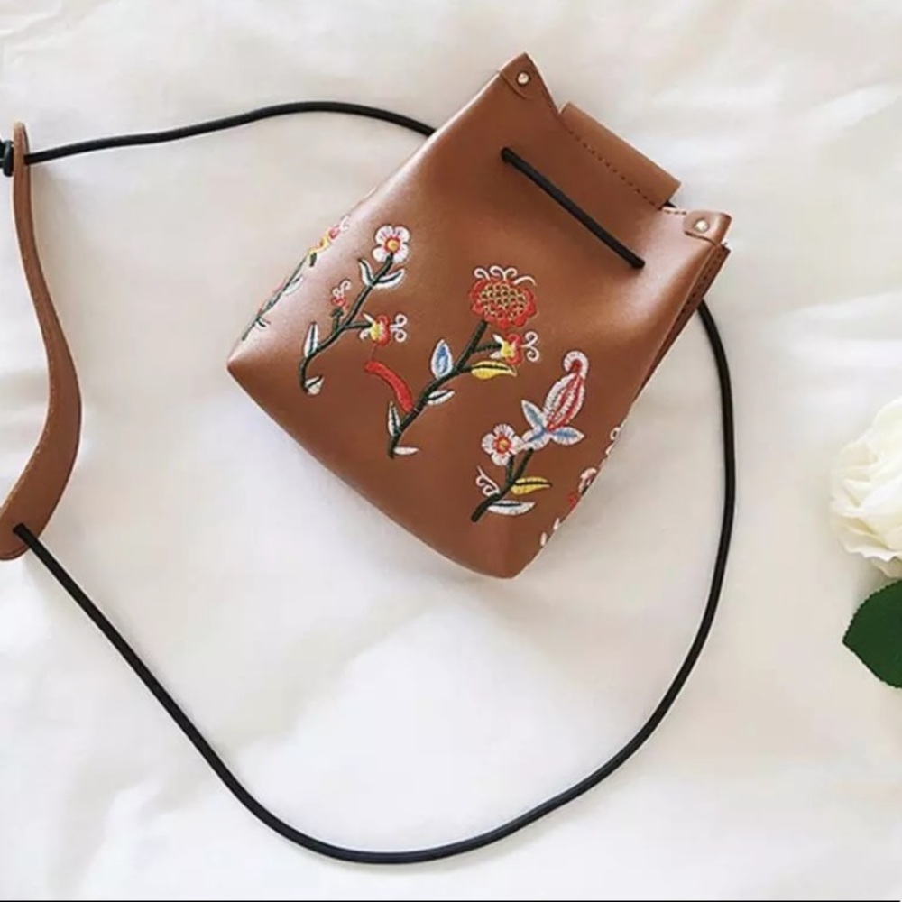 Over shoulder Leather Flower Bag - Picture 3 of 8